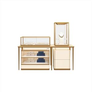 Vitrina para Exhibición <span class=keywords><strong>de</strong></span> Joyería, <span class=keywords><strong>Vidrio</strong></span> Templado, Acero Inoxidable con Revestimiento <span class=keywords><strong>de</strong></span> Titanio, Blanco/Dorado, Forma <span class=keywords><strong>de</strong></span> L, Resistente, con Iluminación LED, Personalizable - Product Image 1