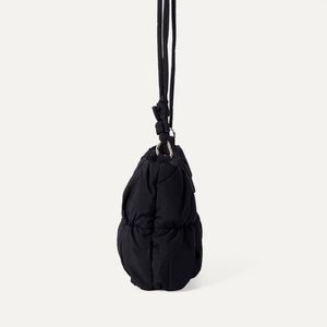 Sac à bandoulière matelassé personnalisé pour femme en nylon doux, sac fourre-tout gonflé pour dames - Product Image 5