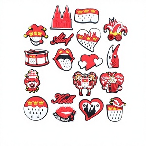 Venta al por mayor de adornos de dibujos animados en relieve de PVC suave ecológico con base plana para decoración de carnaval, fábrica vietnamita - Product Image 3