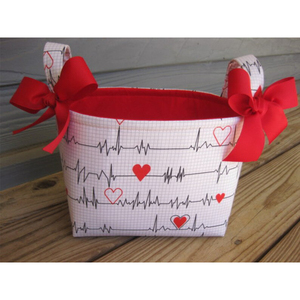 Cesto Regalo Pasquale e di San Valentino con Coniglietto Ricamato, Fiocco Carino e Motivo a Quadretti, Produzione di Fabbrica - Product Image 6