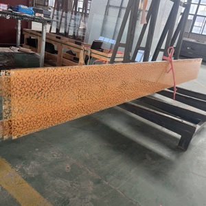 Vidrio de Seguridad de Primera Calidad con Patrón Dorado Atractivo, Vidrio Artístico Prensado por Fusión en Caliente para Paredes Interiores de Edificios Comerciales - Product Image 4