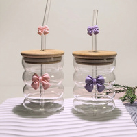 Mignonne tasse en verre borosilicate transparent de 10 oz en forme de chenille, verre à boire en spirale avec couvercle en bambou et paille pour fête d'enfants