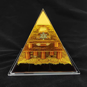 Ornement pyramidal en résine de cristal Kogiya avec gravure interne, décoration d'intérieur, cadeau personnel, objet de collection - Product Image 5