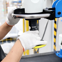 Machine industrielle de polissage par lots pour surfaces de tôles métalliques, facile à utiliser, pour le débavurage des bords et le meulage de tôles.