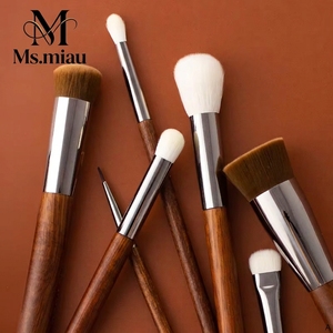 Ensemble de pinceaux de maquillage professionnels pour cheveux mixtes, respectueux de la peau, 7 pièces, visage, eye-liner, sourcils, anticernes, brillant à lèvres, pinceau plat, toucher doux - Product Image 1
