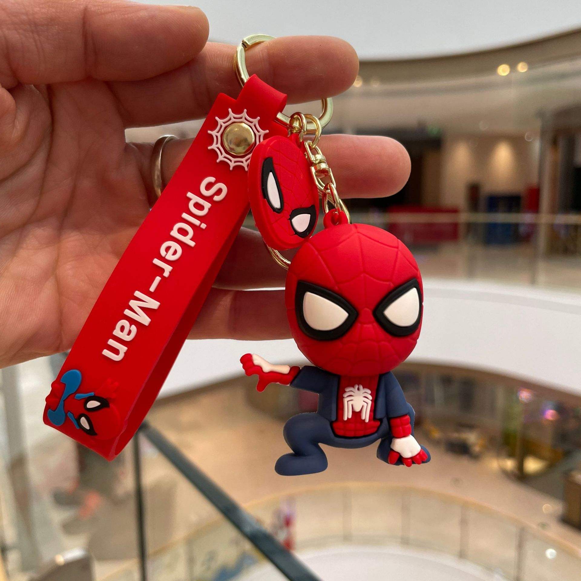 Résine époxy - toucher le pied de Spider-Man d'une seule main