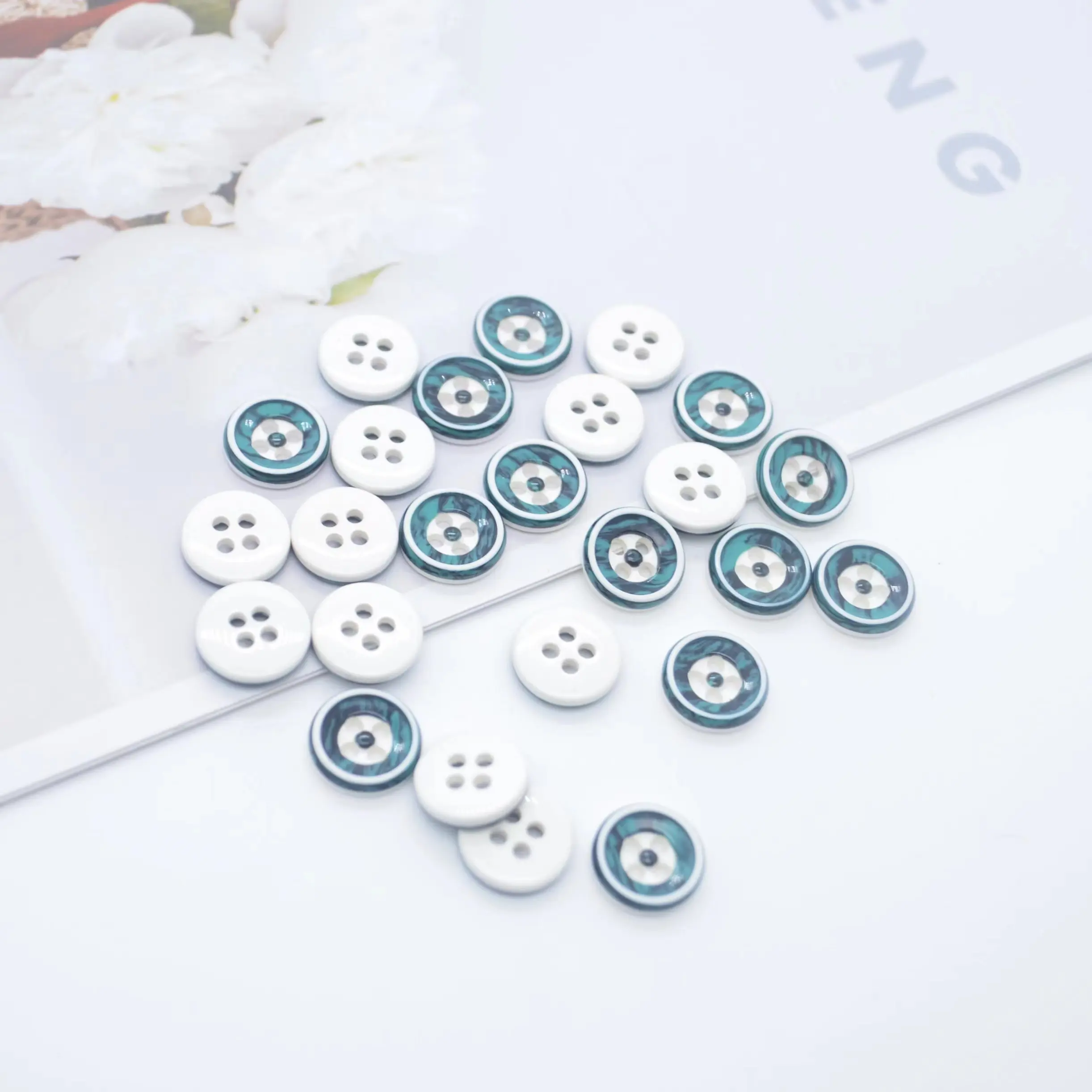custom logo and color factory direct sell 4-holes button for shirt
