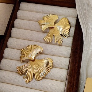 Sáng Tạo Mới Thời Trang Retro Lá Stud Bông Tai Tuyên Bố Cá Nhân Cổ Điển Phóng Đại Ginkgo Lá Bông Tai Cho Phụ Nữ - Product Image 4