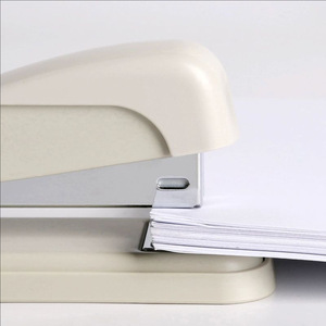 Engrapadora Estándar Portátil Mini de Alta Calidad, Estilo Básico y Bonito, Fabricada en Metal, para Uso en Oficina y Escuela, Manual, Capacidad para 20 Piezas - Product Image 2