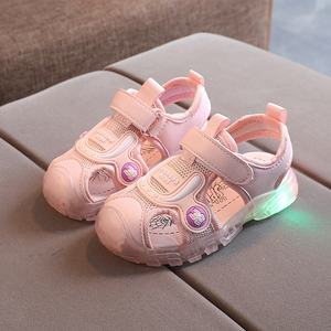 Chaussures d'été pour tout-petits, sandales à semelle souple avec lumières LED pour filles et garçons, design de personnage de dessin animé, pantoufles de cow-boy pour garçons - Product Image 4