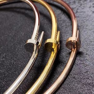 Collar de Acero Inoxidable de Diseño de Marca con Dije de Forma de Amantes, Regalo Unisex, Joyería de Alta Gama con Circonita Cúbica que No se Desvanece - Product Image 4