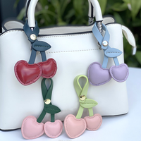 Porte-clés cerises en métal, plastique et peluche, cadeau promotionnel tendance pour sacs, accessoires de sac à main, pendentif, porte-clés cerise