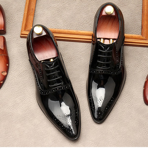 Men's Traditional Cowhide English Style Brocade Embossed Pointed-<b>Toe</b> Leather Fashion Business Men's High-Top Sneaker - Product Image 3