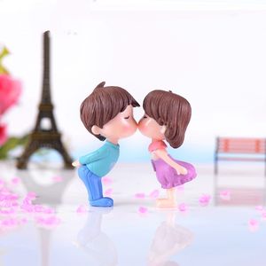 Personalizzabile PVC Micro paesaggio Desktop decorazione auto Kiss coppie piccoli ornamenti unici PVC artigianato in plastica per l'home Office - Product Image 1