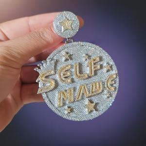 Colgante de Diamante Moissanite Personalizado con Nombre, Chapado en Plata 925, Estilo Hip Hop de Lujo, Colgante con Letra Personalizada en Venta - Product Image 1