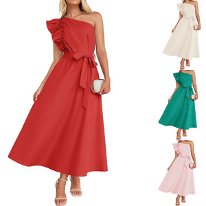 Abito lungo da donna monospalla con volant e drappeggio, silhouette a trapezio, cintura in vita, vestibilità slim, ideale per feste - Vendita all'ingrosso - Product Image 1