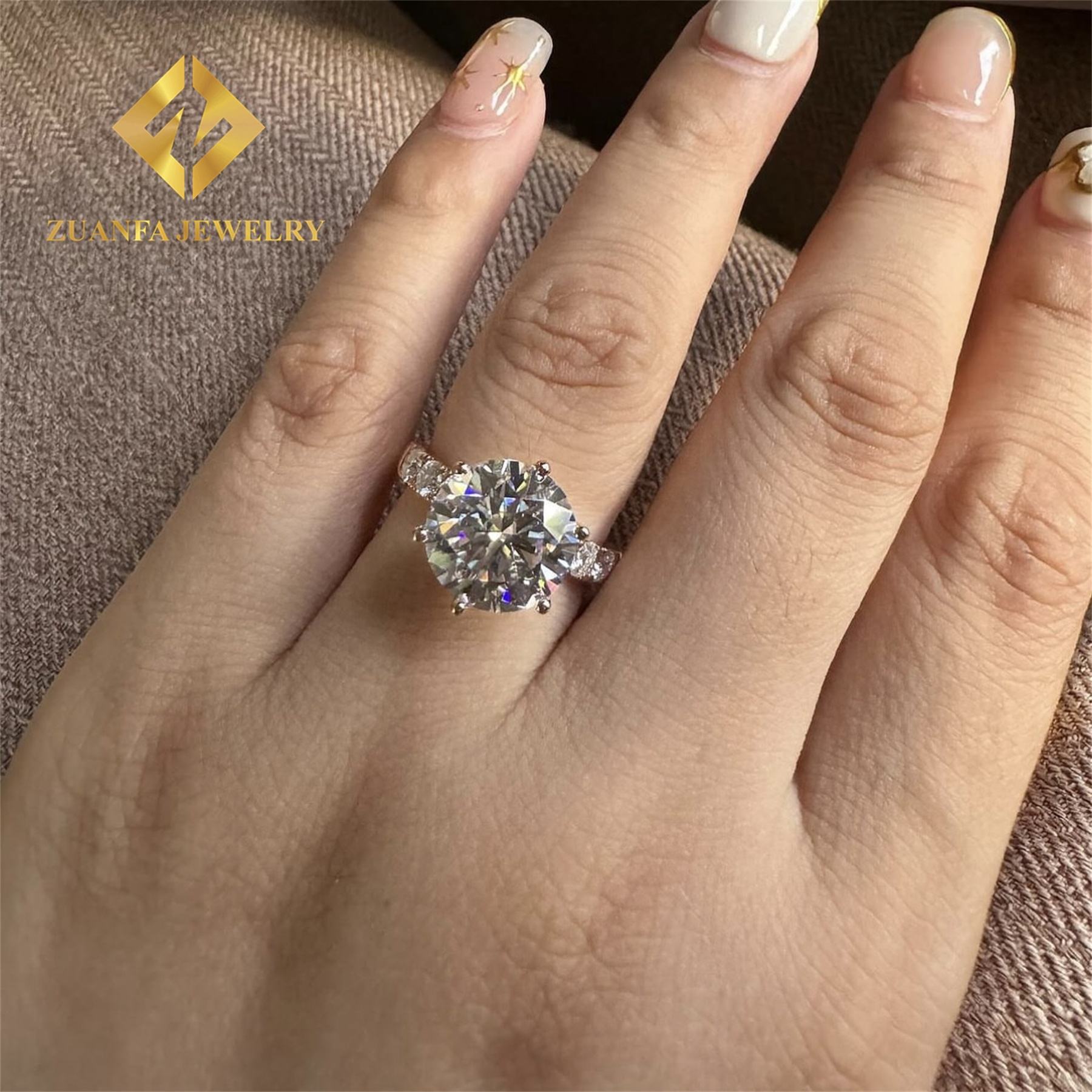 10k white gold with 3ct round ring