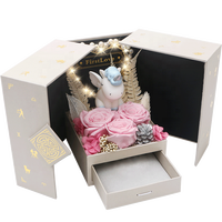 Boîte cadeau romantique personnalisée licorne, cadeau pragmatique, roses rouges éternelles conservées sous cloche en verre - Saint-Valentin, Noël, écologique