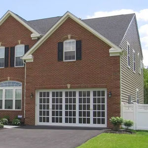 Puerta de Garaje de Vidrio Estilo Francés Madeleine con Operación Manual y Acabado Decorativo para Garaje y Almacén - Product Image 1