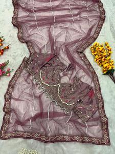 Sari de lujo con bordado de lentejuelas Dori y ribete de encaje con pedrería pesada para bodas, fiestas y ocasiones festivas - Product Image 1