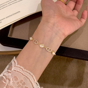 Pulsera de Aleación de Cobre con Piedra Ojo de Gato Ovalada con Incrustaciones de Diamantes, Joyería Elegante y Versátil para Mujer, Regalo de Aniversario - Product Image 3