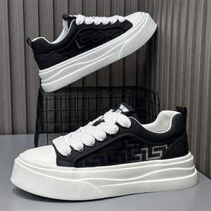 รองเท้าผ้าใบสีขาวสำหรับผู้ชายปี 2025 สวมใส่สบาย ระบายอากาศได้ดี เหมาะสำหรับเล่นกีฬา ลำลอง เล่นสเก็ตบอร์ด กันลื่น ปิดหัวรองเท้าอเนกประสงค์ แฟชั่น - Product Image 3