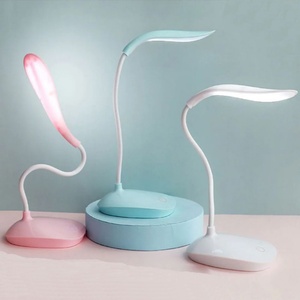 โคมไฟตั้งโต๊ะ LED ไร้สายแบบชาร์จไฟได้ ขายดี พร้อมพอร์ต USB ชาร์จไฟได้ ปกป้องสายตา ปรับความสว่างได้ 3 ระดับ พร้อมคอห่านปรับงอได้ - Product Image 1