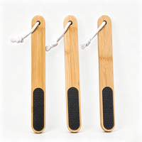 Lima de Bambú de Mango Largo para Pies, Raspador de Pedicura Lavable, Removedor de Callos y Piel Muerta, Herramienta Portátil para el Cuidado de los Pies, para el Hogar y Salón