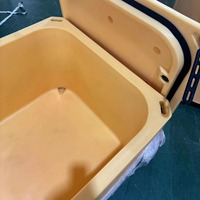 Conteneur isotherme en plastique OEM de grande taille pour le transport et la transformation alimentaire, idéal pour les fruits de mer