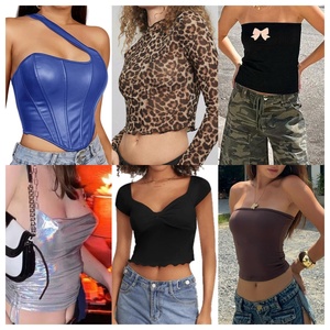 Ventes en gros à bas prix de hauts et t-shirts pour femmes d'occasion, ensembles de vêtements d'été, vêtements usagés mixtes en vrac provenant d'un fournisseur chinois - Product Image 1