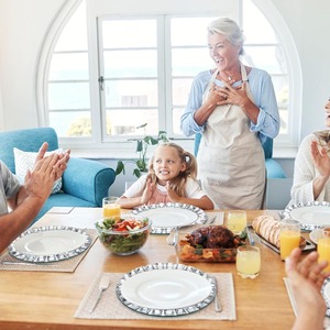 Assiettes de présentation rondes en verre miroir argenté personnalisées avec bordure diamantée pour dîner, mariage, anniversaire, fête - Product Image 6