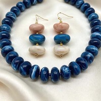 Ensemble collier et boucles d'oreilles multicolores en perles, assortiment de couleurs tendance, le centre d'attention