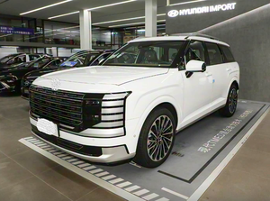 Le Grand Tourer Ultime : Présence Imposante et Confort Suprême - Product Image 3