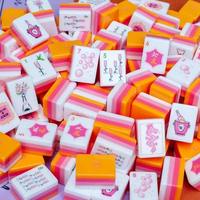 SW Lussuoso Mahjong Americano Moderno in Acrilico Inciso a 4 Strati, Collezione per Feste di Natale e Compleanno
