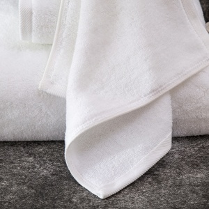 Set <span class=keywords><strong>di</strong></span> <span class=keywords><strong>Asciugamani</strong></span> <span class=keywords><strong>da</strong></span> <span class=keywords><strong>Bagno</strong></span> <span class=keywords><strong>di</strong></span> Lusso per Hotel 5 Stelle, Nuovissimi e <span class=keywords><strong>di</strong></span> Alta <span class=keywords><strong>Qualità</strong></span>, 100% Cotone, Asciugamano Viso 32*32 - Product Image 4