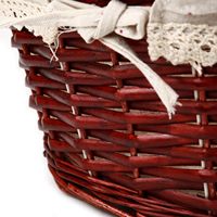 Cesta Decorativa de Armazenamento para Banheiro em Vime Oval Trançado à Mão com Acabamento em Mogno, Forro de Algodão Bordado Floral e Detalhes em Renda de Crochê