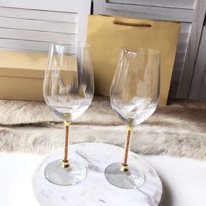 Verres à vin en cristal transparent de couleur rouge de 280 ml avec logo personnalisé en or et diamant - Product Image 5