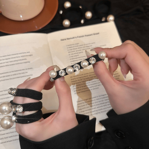 Lot de 5 élastiques à cheveux noirs en perles, design de niche simple et populaire, accessoires de coiffure de luxe légers et tendance pour femmes, vente en gros - Product Image 4