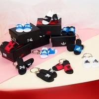 Nouveau design, style tendance, porte-clés mini-boîte à chaussures 3D, en PVC, caoutchouc et métal, léger, de luxe, accessoire pour clé de voiture et sac pour femme