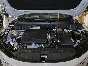 Coches nuevos 2023 Changan 1,5 T Edición insignia Barato Nuevo 5 asientos SUV Changan Coche de gasolina de alta velocidad 2WD Coche de gasolina de alta velocidad - Product Image 3