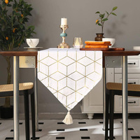 Chemin de table jacquard de luxe brodé à pompons Ychon pour mariage et décoration intérieure