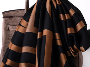 Sciarpe in Twill di seta in bianco di nuovo stile 2021 all'ingrosso <span class=keywords><strong>Top</strong></span> Brand modello stampato da donna sciarpa di seta bianca - Product Image 3