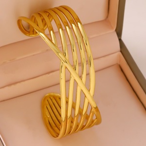 Bestverkochte onregelmatige open armband 316L roestvrij staal 18K verguld waterdicht elegante sieradenset voor modieuze looks - Product Image 6