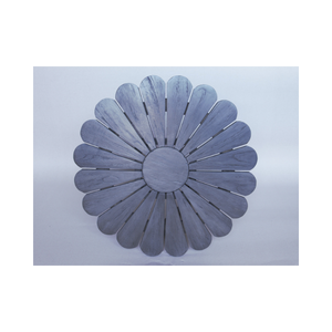 Elegante mesa auxiliar con detalles florales, fabricada con madera de teca de alta calidad, perfecta como mesa auxiliar para realzar el encanto de su sala de estar, con un acabado duradero. - Product Image 4