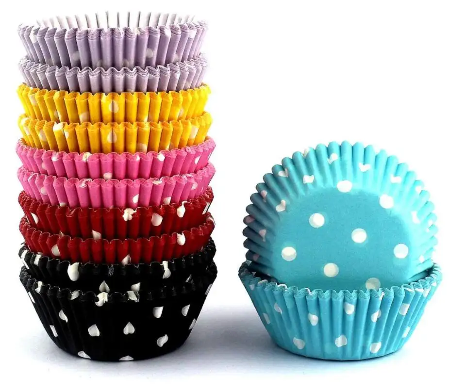 Penggunaan Memanggang Gelas Polka Dot Seri Kertas Cupcake Holder untuk Suplai Pesta