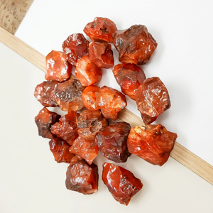 Meilleures ventes JILANI AGATE GEMS EXPORT Pierres brutes naturelles de cornaline rouge, artisanat en pierres semi-précieuses de Chine pour la décoration et l'amour - Product Image 1