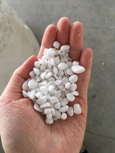 Source réputée pour les pierres de gravier rondes naturelles de galets blancs dégringolées vietnamiennes pour l'aménagement paysager extérieur - Product Image 5