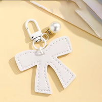 Porte-clés en cuir PU avec nœud pour décorations de fête Coquette, pendentif élégant en forme de nœud, cadeaux pour la salle de classe et usage quotidien