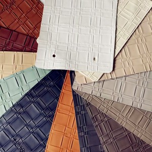 Rouleau de <span class=keywords><strong>simili</strong></span> <span class=keywords><strong>cuir</strong></span> PVC auto-adhésif, imperméable et résistant à l'usure, pour coussins de <span class=keywords><strong>canapé</strong></span>, intérieur de voiture, sacs et revêtements. - Product Image 2