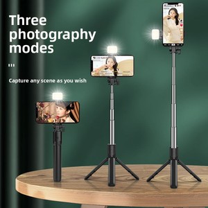 Trépied télescopique pliable avec télécommande et lumière d'appoint en ABS pour photographie en extérieur et vlogging - Product Image 2